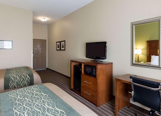 Comfort Inn & Suites Fayetteville-University Area Exterior photo